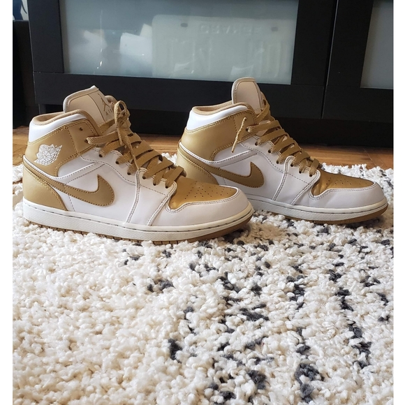 SOLD - Jordan 1 Mid Olympics - Picture 2 of 6